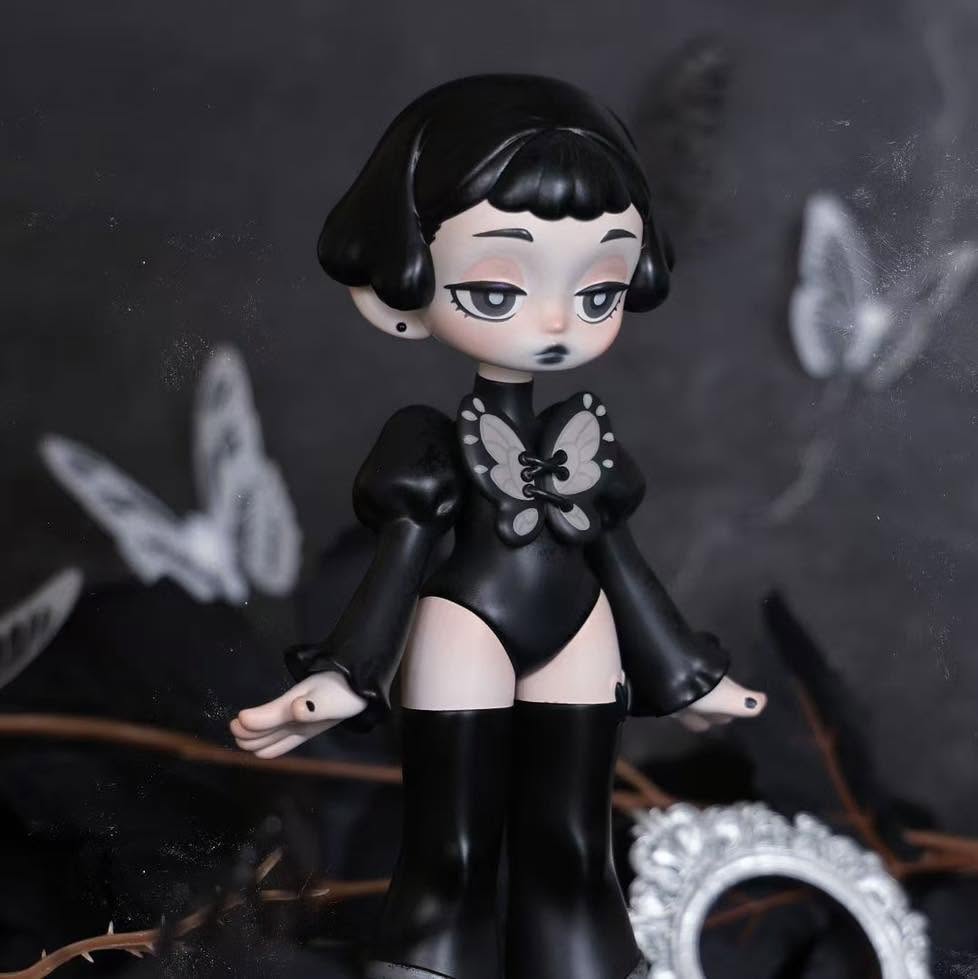 [Numbered Release #16] Dead Soul Garden "Evening - Butterfly" 20cm Resin Art Toy Figure – Limited Edition Alt Collectible