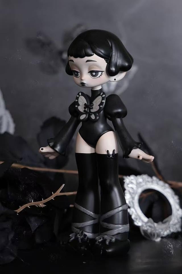 [Numbered Release #16] Dead Soul Garden "Evening - Butterfly" 20cm Resin Art Toy Figure – Limited Edition Alt Collectible